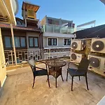 Amida House Aparthotel 3*