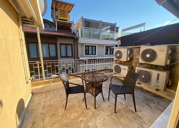 Amida House Aparthotel 3*